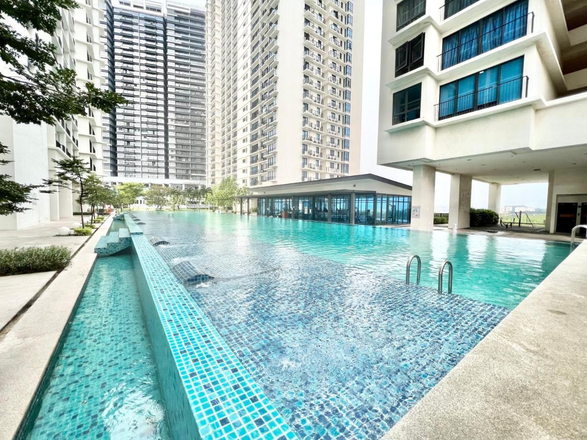 A 1-4 Pax Cozy Studio Tv Box Pool 100Mps Wifi 3 Bed Trefoil Setia Alam Bagian luar foto